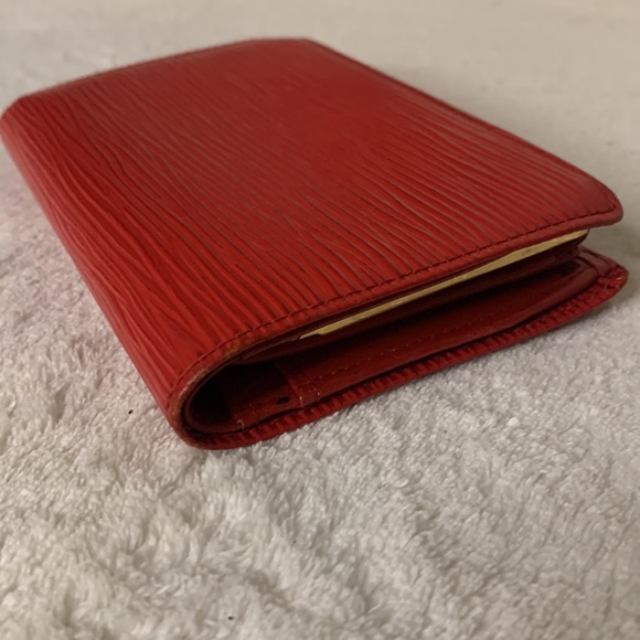 Authentic Louis Vuitton red epi kisslock wallet with gold hardware - Picture 3 of 12